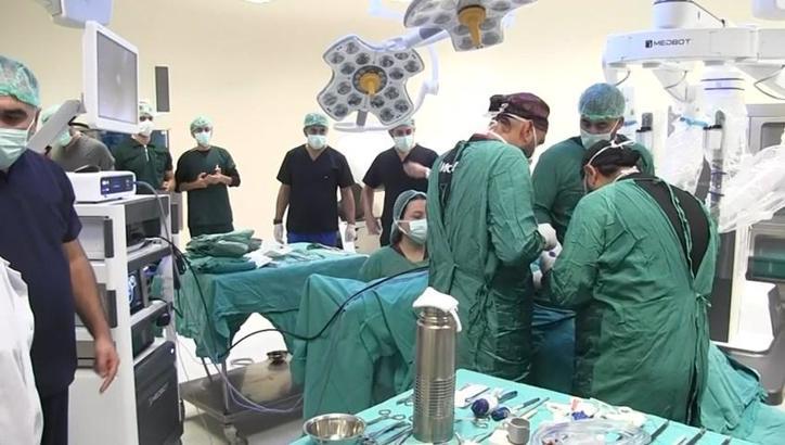 12 yıldır kasık ve karın ağrısı çeken hasta robotik cerrahiyle sağlığına kavuştu