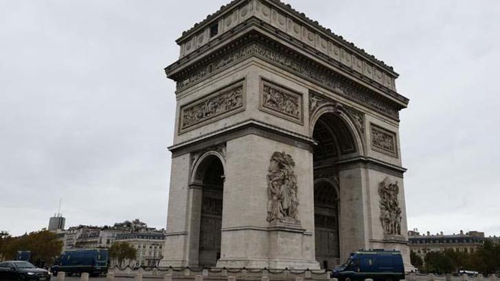 Paris'te kısmi sokağa çıkma yasağı uygulanacak