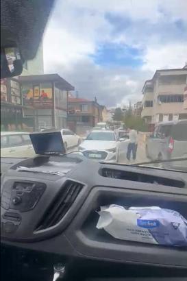 Yol tartışmasında öğrenci servisine saldırdı