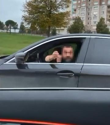 Büyükçekmece'de trafikte tartıştığı sürücünün otomobiline çarptı