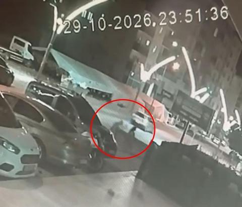 Kadının çantasını alıp kaçan kapkaççı tutuklandı; olay kamerada