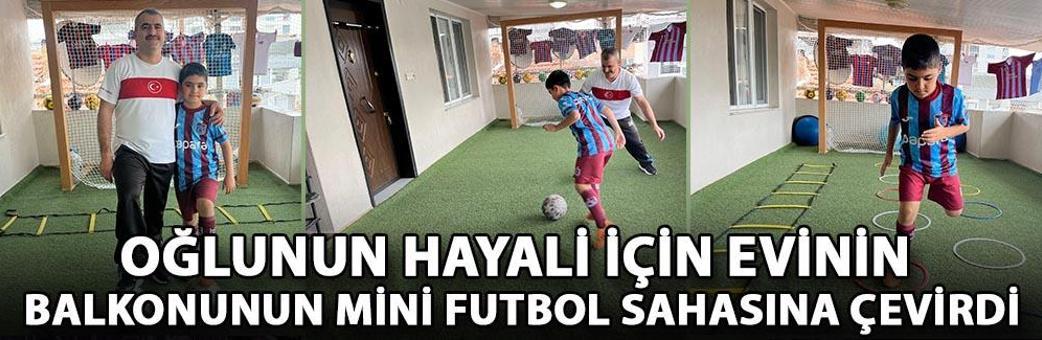 Oğlunun hayali için evinin balkonunun mini futbol sahasına çevirdi
