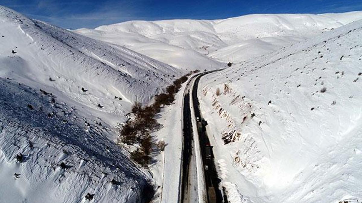 Kayseri'de çığ düşen yol, 17 saatte ulaşıma açıldı - Gündem Haberleri