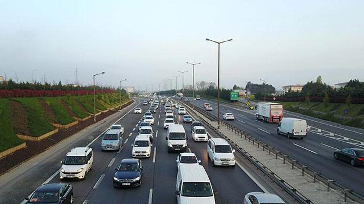 İstanbul'da TEM Otoyolu'nda trafik yoğunluğu yaşanıyor