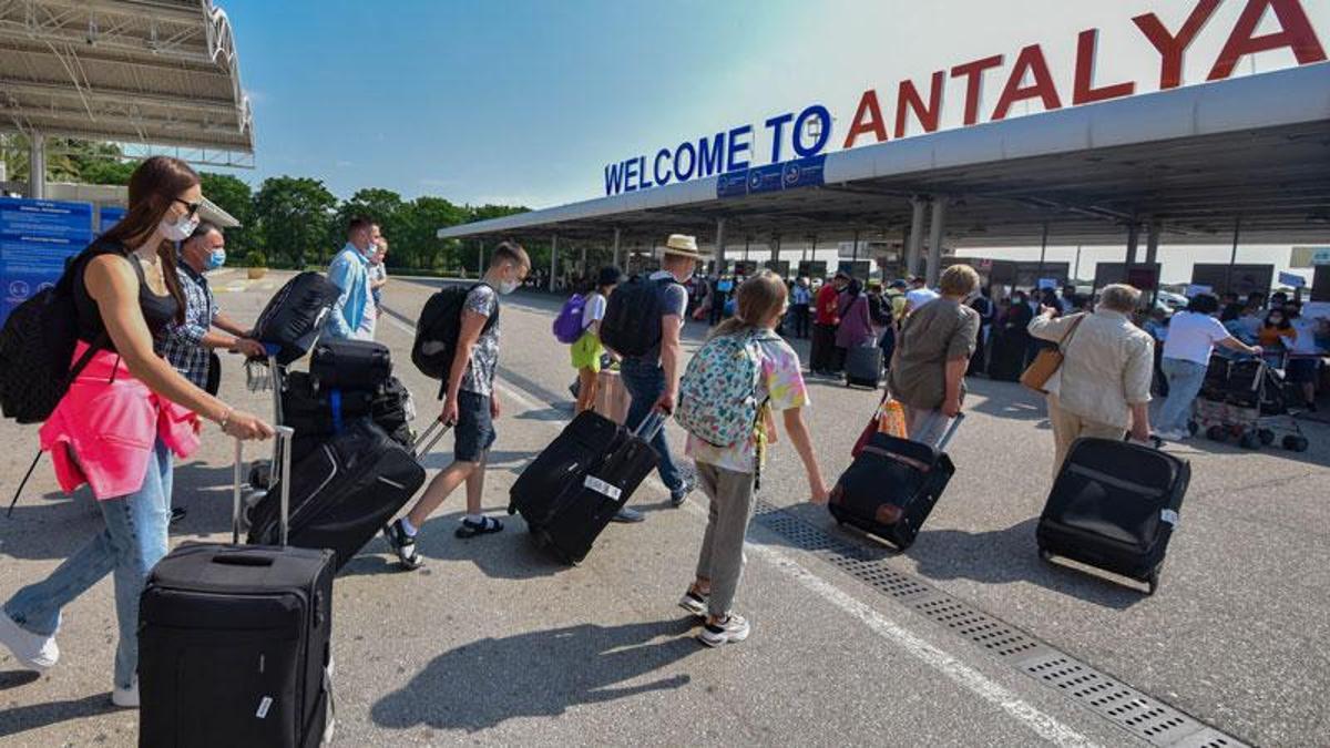 Antalya'ya gelen turist sayısı 9 milyonu geçti - Son Dakika Gündem Haberleri