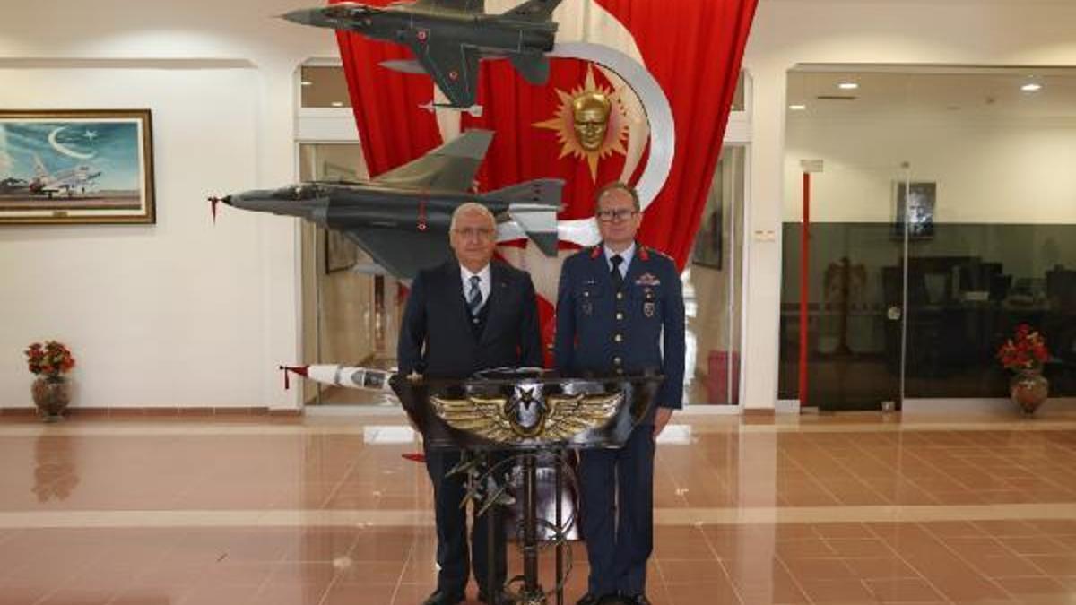 Bakan Güler, 3'üncü Ana Jet Üs Komutanlığı'nda incelemelerde bulundu -  Ankara Haberleri