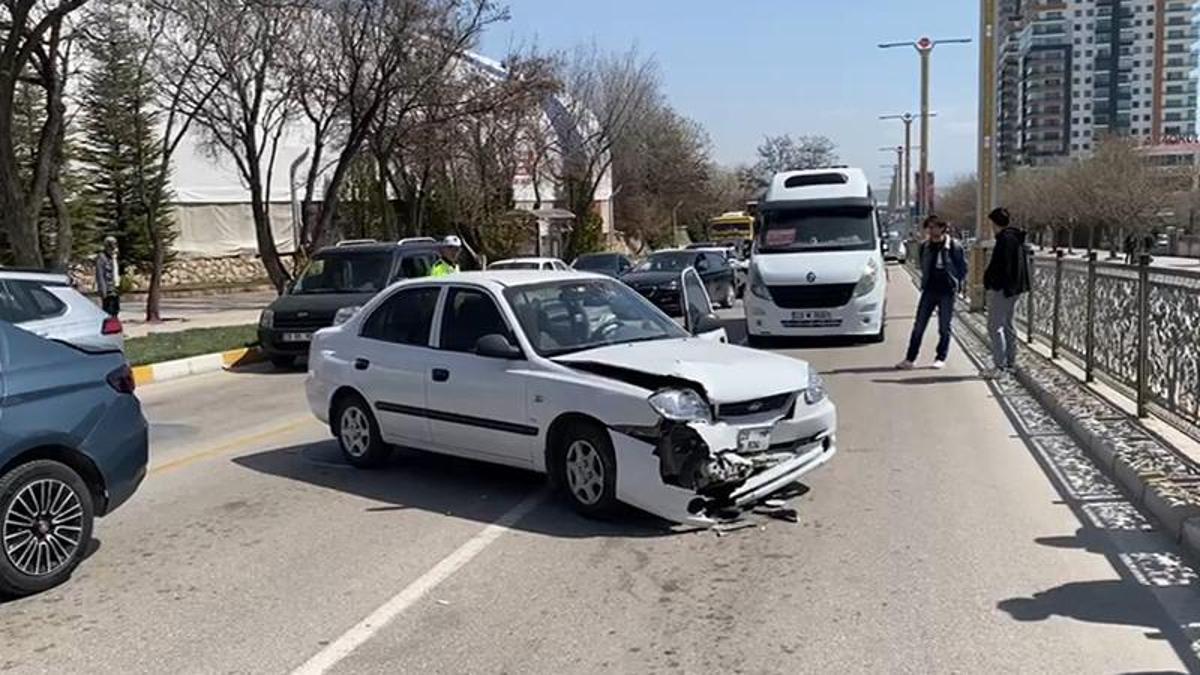 Elazığ'da iki otomobilin çarptığı Zeynep öldü - Güncel Gündem