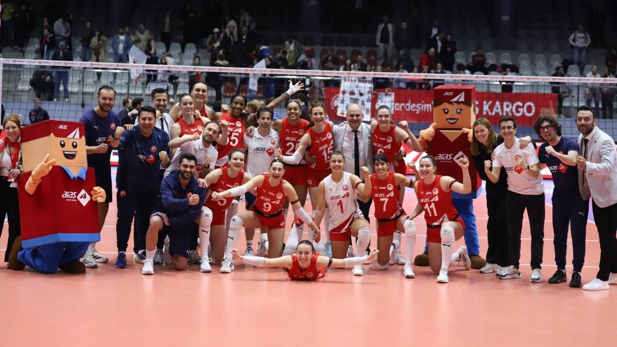 Aras Kargo Spor Kulübü Kadın Voleybol Takımı play-off maçını galibiyetle  tamamladı - Güncel Spor Haberleri
