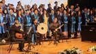 Üniversiteden dereceyle mezun olup, veda konserinde sahne aldı