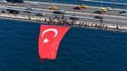 İstanbul Boğazı'ndaki köprülere Türk bayrağı asıldı