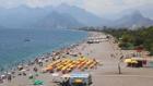 Antalya'da hissedilen sıcaklık 40 dereceyi gördü, sahiller doldu