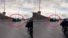 Sürücünün drift attığı otomobilin motosiklete çarptığı kaza kask kamerasında
