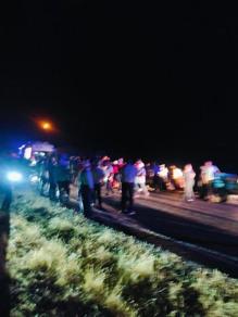 Siirtte düğünden dönenleri taşıyan minibüs devrildi: 6’sı çocuk, 15 yaralı