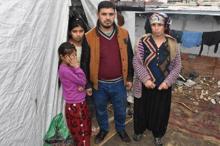 Çocuklar, o çukurun çevresinde hala oynuyor