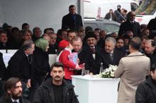 Cumhurbaşkanı Erdoğan'a önce sarıldı; sonra öptü