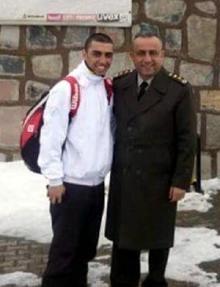 Emekli albay, oğlunu vurup intihar etti