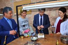 İranlılar, 3 bin yıllık telkari sanatını öğreniyor