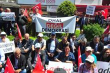 CHP'lilerden OHAL'e karşı oturma eylemi
