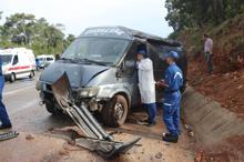 Kemer'de minibüs, servis midibüsüne çarptı: 3 ölü, 15 yaralı