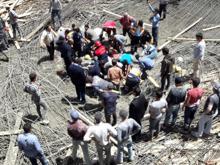 11 Nisan Külliyesi'nin kubbesi çöktü: Yaralılar var