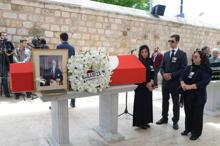 Cenazede yan yana geldiler