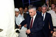 Patenti, 8 tonluk Türk Bayrağı motifli dondurma şovuyla kutladılar