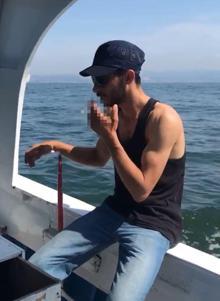 Su alan tekneyi onarmak için denize atladı, eşinin gözleri önünde kayboldu