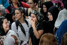 Babaların, tren kazasında kaybettikleri kızlarına vedası yürek burktu