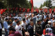 Şehit Ömer Halisdemir’in kabrine ziyaretçi akını