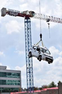 Ümraniye'de istinat duvarı çöktü