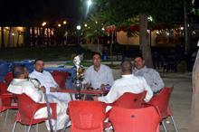 Musul'un bir yanında enkaz, bir yanında renkli gece hayatı