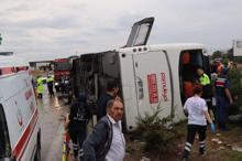 Manisa'da yolcu otobüsü devrildi: 1 ölü, 25 yaralı