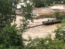 Sağanak yağış hayatı felç etti! Köprüler yıkıldı, sokaklar göle döndü