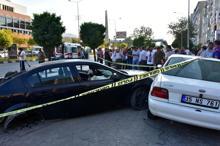 Önce ağaca çarptı sonra anne ve kızına! Anne öldü, kızı ağır yaralı