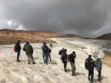 Van Gölü için Süphan'a tırmandılar, İngiliz uçağının parçalarını buldular