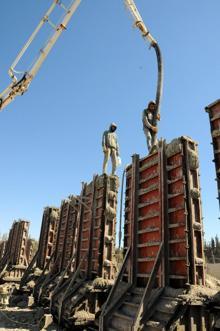 İdlib'e 1 haftada 250 beton blok gönderildi