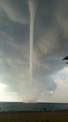 Antalya'da korku dolu anlar! Karavanıyla birlikte havalandı