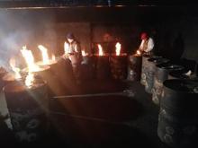 Fındık kabuğundan mangal kömürü üretiyor