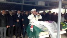 Gözyaşları arasında duvağıyla uğurlandı