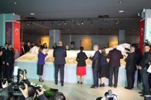 'Çingene Kızı' mozaiği getirilen parçalarıyla ziyarete açıldı