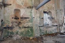 Tarihi kilisede tepki çeken görüntü! Gün geçtikçe yok oluyor