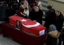 Tren kazasında ölen profesör, gözyaşlarıyla uğurlandı