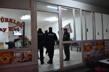 Kan davalı aile fertleri çay ocağında karşılaştı... Sonrası korkunç