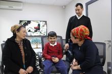 7 yaşındaki Türkmen çocuk ilk kez Türkiye'de duydu