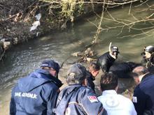 Korkunç kaza! Derenin dibinden çıkarıldı