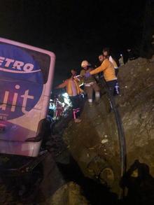 İstanbul'da yolcu otobüsü devrildi