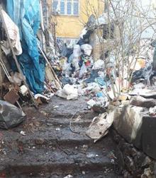 Çöp evden, çok sayıda mermi ve para çıktı