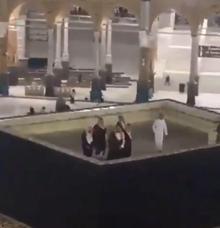 Veliaht prensin Kabe'deki bu görüntüleri tepki çekti