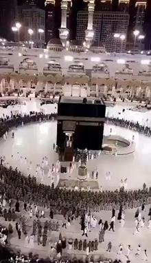 Veliaht prensin Kabe'deki bu görüntüleri tepki çekti