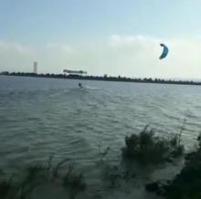 Göle dönen Amik Ovası'nda sörf yaptılar